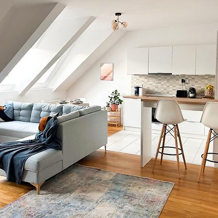 Downtown D21 Apartment Bukares Bagian luar foto