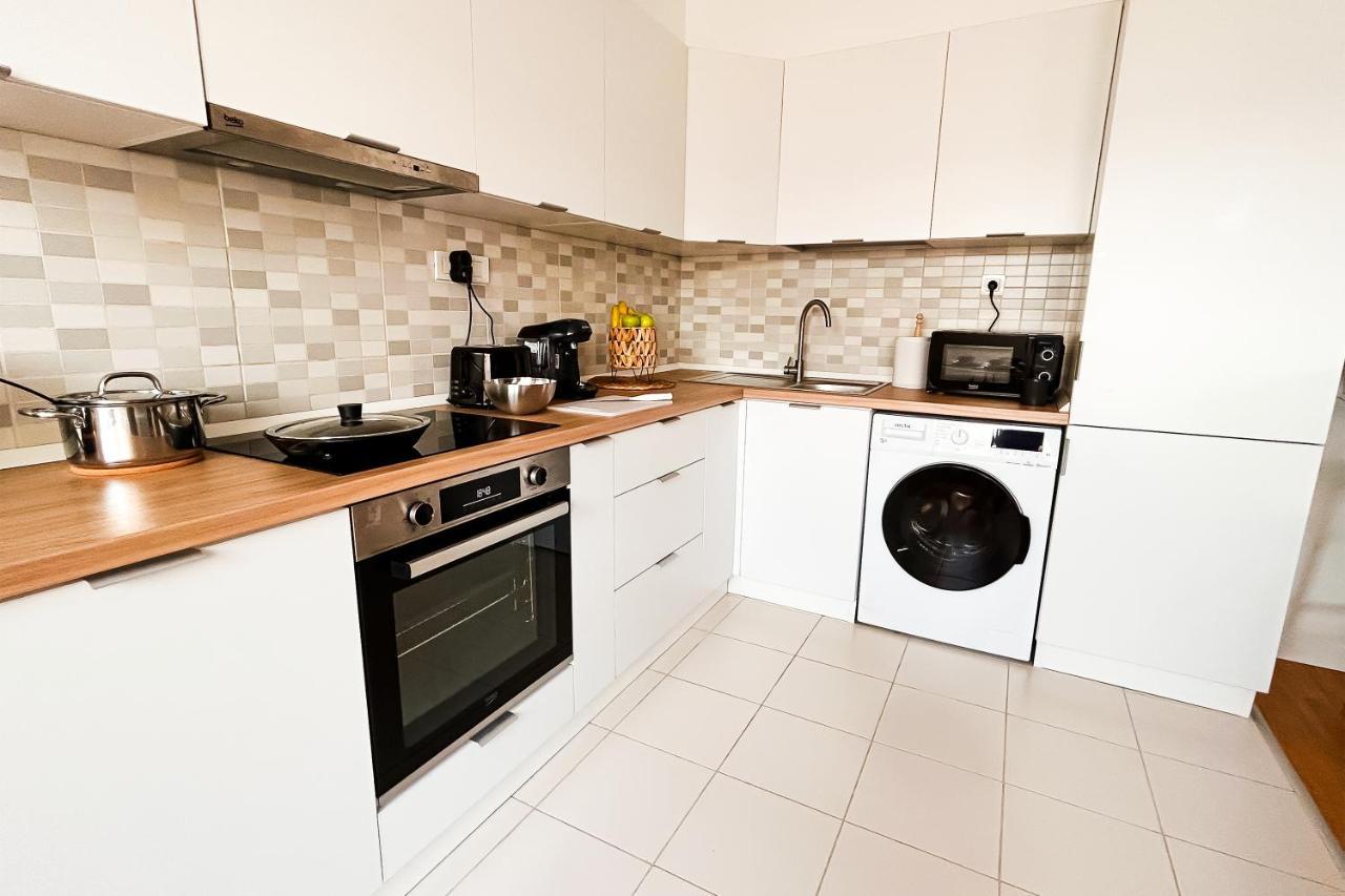 Downtown D21 Apartment Bukares Bagian luar foto