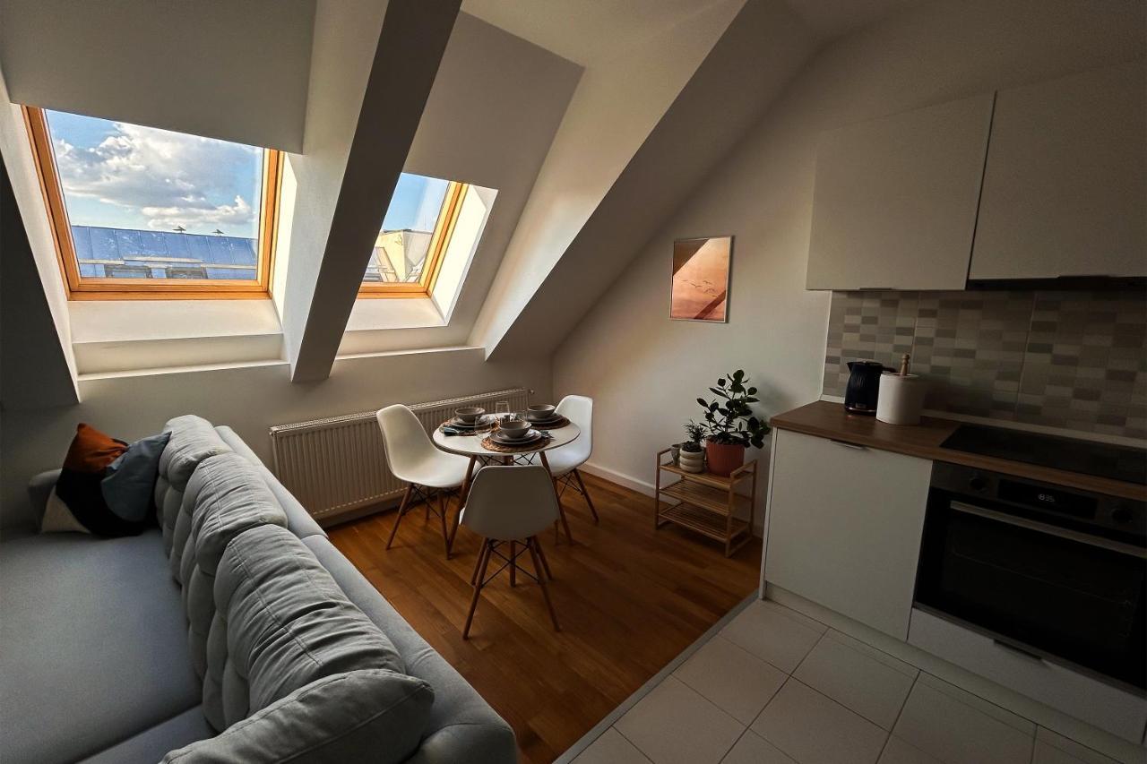 Downtown D21 Apartment Bukares Bagian luar foto