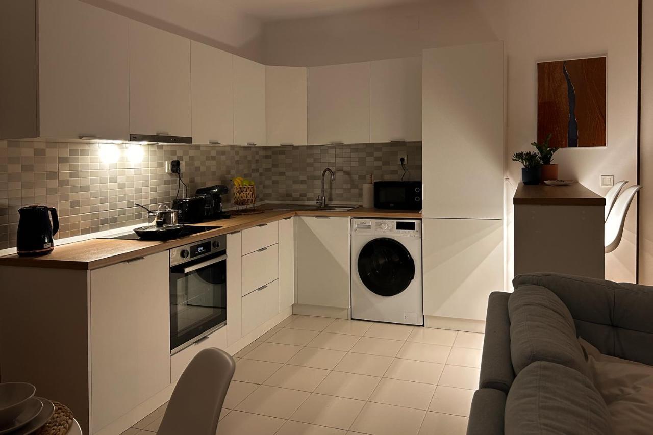 Downtown D21 Apartment Bukares Bagian luar foto